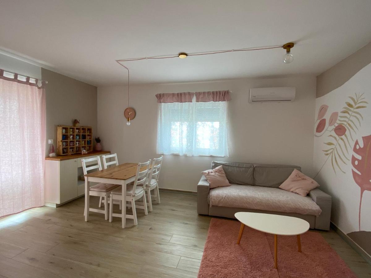 Mint&Rose Apartment เปโรย ภายนอก รูปภาพ